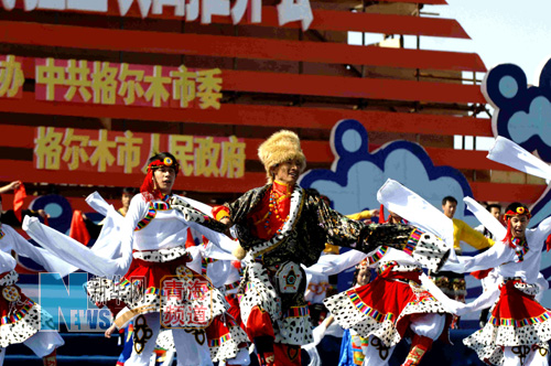 青海盐湖城文化旅游艺术节开幕