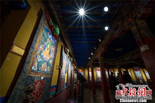 唐卡艺术大师阿顿逝世周年纪念作品展在拉萨开展