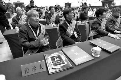 藏族老人入选首批民间文化传承人