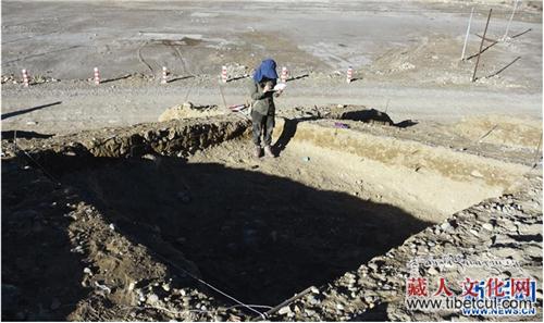 西藏阿里札达县抢救性发掘十余座古墓葬