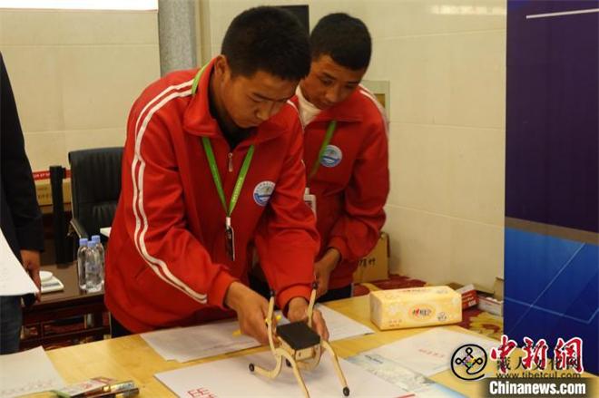 科普创新大赛“点燃”西藏青少年科技梦1.jpg