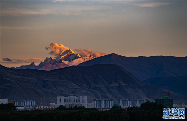 图览雅拉香布雪山