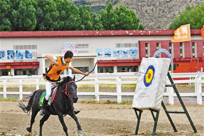 西藏第五届民族体育运动会传统马术比赛完赛