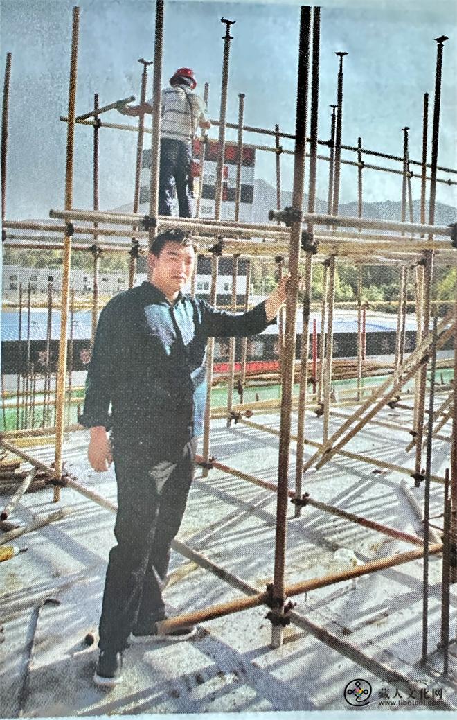 索巴在公司新址工地上.jpg