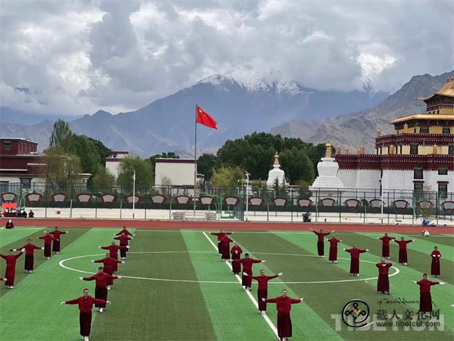 健康学修 西藏佛学院第六届运动会开幕2.jpg
