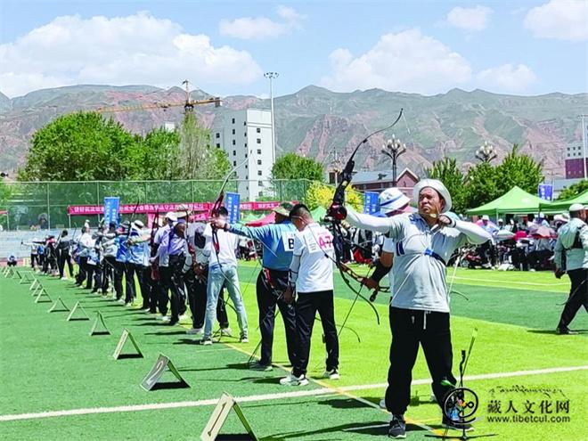 青海海东首届民族传统射箭精英赛开赛1.jpg