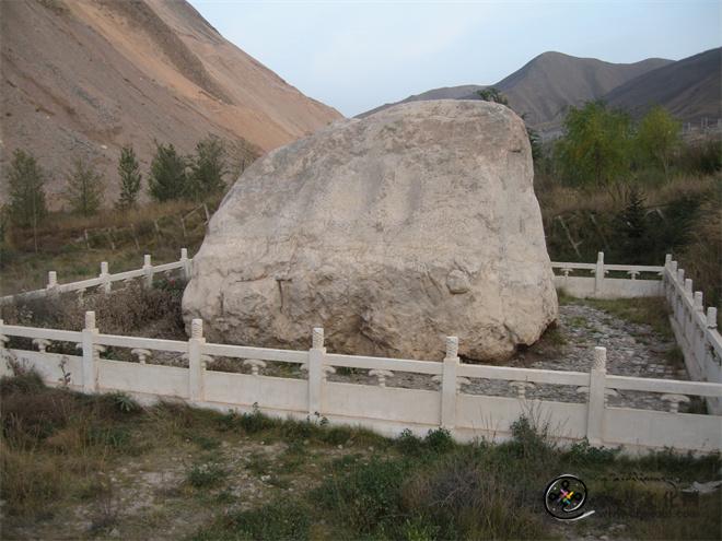 铁柜山下的甘州石（又称支山石）.jpg