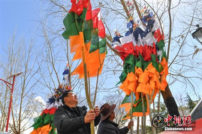 缝制五彩经幡年味渐浓 拉萨迎藏历新年5.jpg