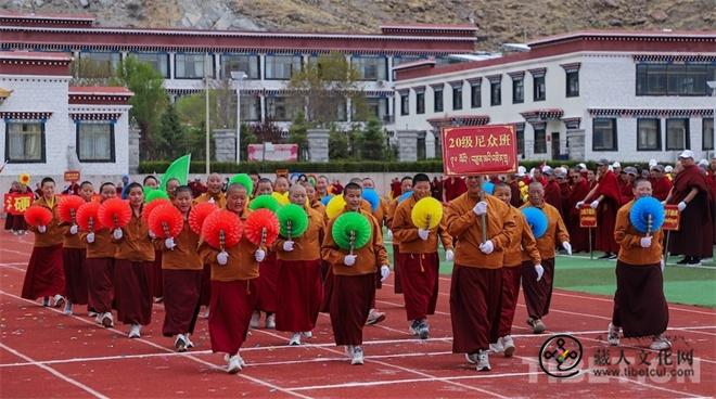 健康学修 西藏佛学院第六届运动会开幕1.jpg