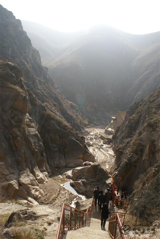 怪石嶙峋的石景峡.JPG