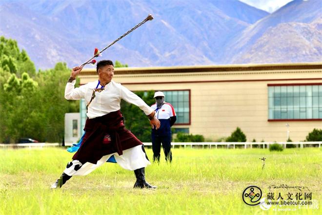 西藏拉萨：农牧民运动会“赛”出幸福生活2.jpg