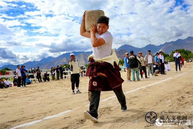 西藏拉萨：农牧民运动会“赛”出幸福生活1.jpg