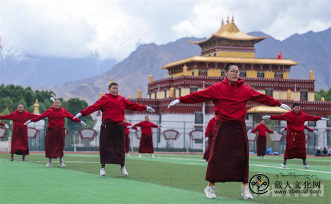 健康学修 西藏佛学院第六届运动会开幕4.jpg