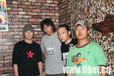 玛呢石乐队：在北京放飞西藏摇滚梦想
